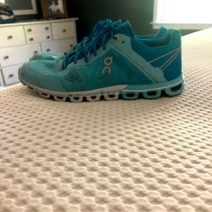 On CloudFlow Women’s 9